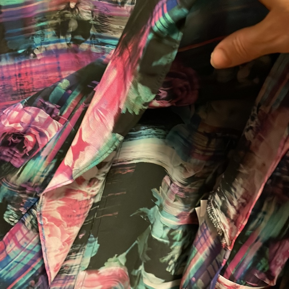 Gorgeous Blouse - Picture 10 of 10